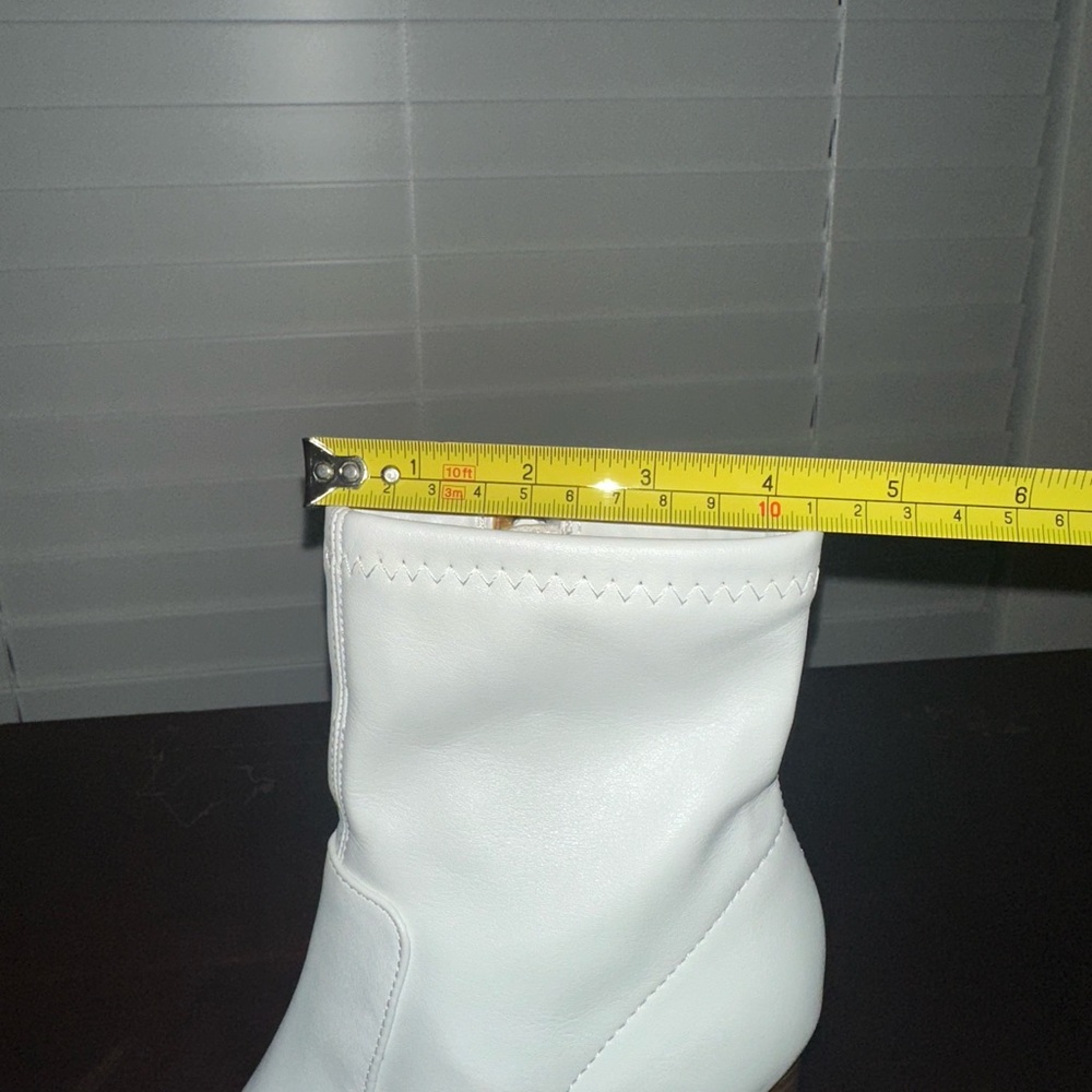 White boots - Picture 4 of 4